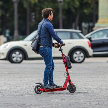 Black Friday vélos et trottinettes électriques : week-end promo sur les trottinettes électriques, jusqu'à 100 euros de réduction !