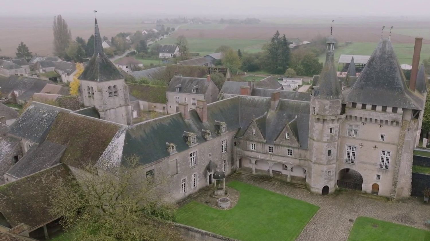 Loire : le château de Talcy, joyau méconnu et chargé d'Histoire des châteaux de la Loire