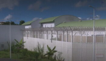 A Mayotte, deux mois après la mutinerie de prison de Majicavo, dix détenus condamnés