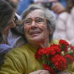 Mort de la « dame aux œillets », Celeste Caeiro, symbole de la révolution de 1974 au Portugal