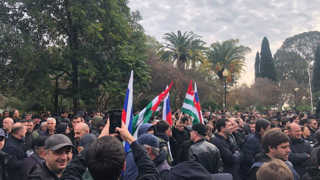 Des manifestants blessés en Abkhazie lors de protestations contre un accord avec la Russie