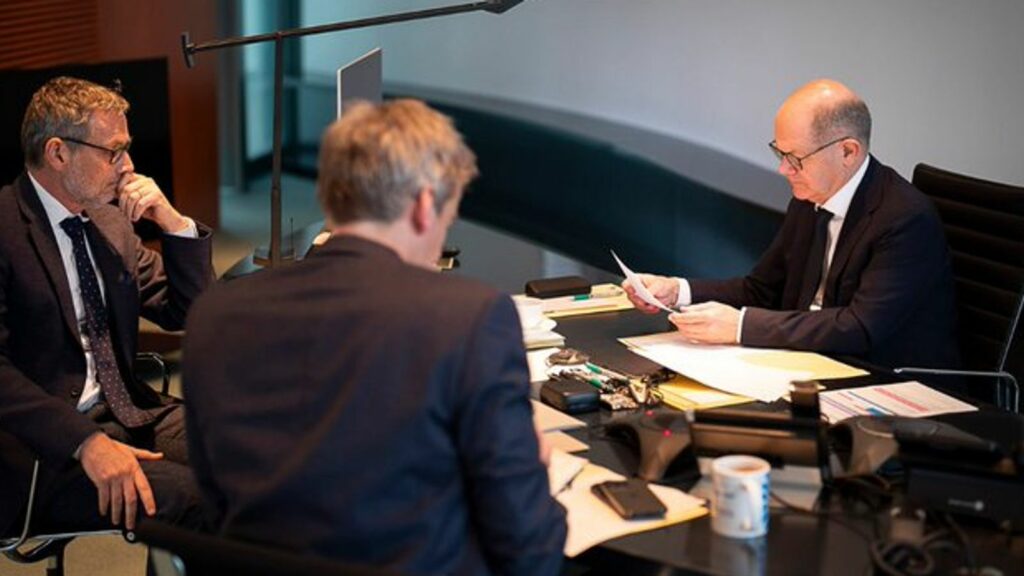 Chancellor Scholz (right) commented on the call with President Putin on X. Pic: @Bundeskanzler