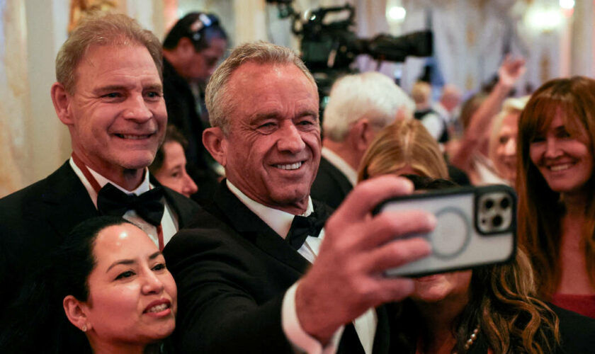 Accord sur l’assurance chômage, le vaccinosceptique Robert F. Kennedy Jr nommé par Trump à la Santé, match France-Israël… L’actu de ce vendredi matin