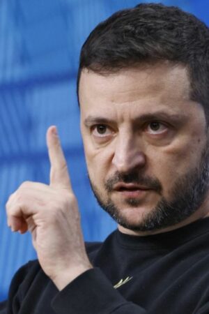 Guerre en Ukraine : Volodymyr Zelensky dit vouloir la fin de la guerre en 2025 par "des moyens diplomatiques", mais seulement si "l'Ukraine n'est pas seule"