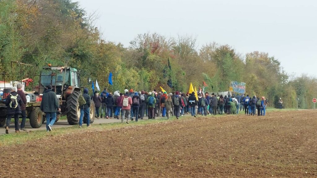 Vienne : au moins 700 manifestants anti-bassines sont rassemblés à Saint-Sauvant