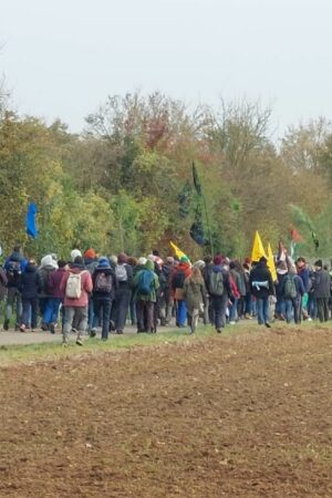 Vienne : au moins 700 manifestants anti-bassines sont rassemblés à Saint-Sauvant