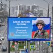 L'affiche d'un soldat avec le message "Gloire à nos héros de Russie", dans une rue de Moscou, le 24 octobre 2022