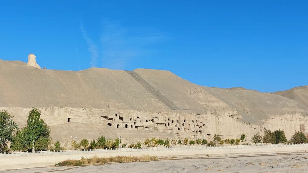 REPORTAGE. "Quand la tempête de sable arrive, on ferme les grottes" : en Chine, dans le désert de Gobi, les autorités tentent de protéger un patrimoine millénaire