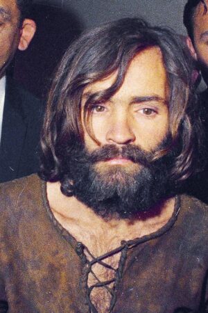 Le tueur en série Charles Manson révèle dans une série avoir commis des meurtres qui ne lui ont jamais été attribués