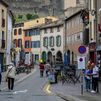 La citadelle de la Cité de Carcassonne, site classé au patrimoine mondial de l'UNESCO.