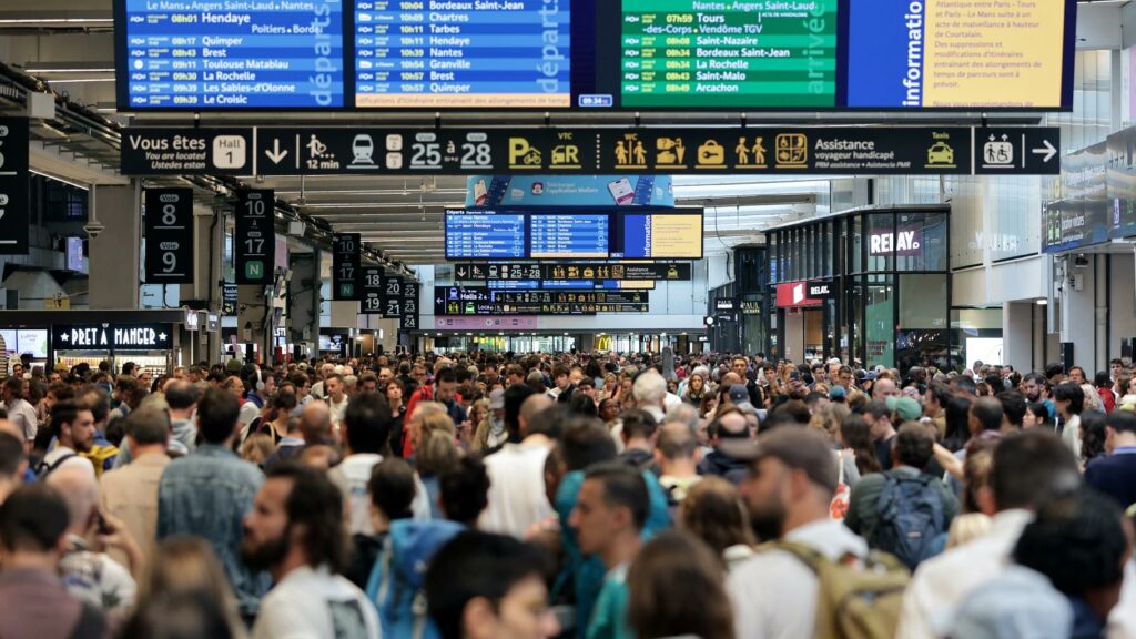 Grèves de Noël : le patron de la SNCF met en garde les cheminots avant une fin d’année agitée