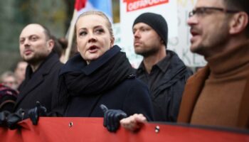 Demonstration: Mehr als 1.000 Menschen bei Protest der russischen Exil-Opposition