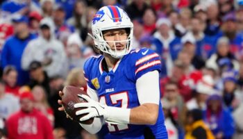 Josh Allen, Bills hand Chiefs 1st defeat in nearly a year