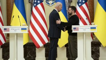 Les Etats-Unis autorisent l'Ukraine à utiliser des missiles à longue portée en Russie : "Joe Biden nous fait un coup de poker", analyse un ancien officier