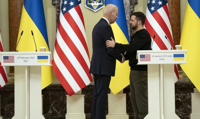 Les Etats-Unis autorisent l'Ukraine à utiliser des missiles à longue portée en Russie : "Joe Biden nous fait un coup de poker", analyse un ancien officier