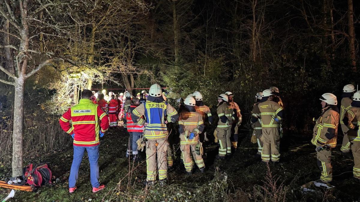 Teenager stürzen bei Flucht vor Polizei in Schacht – zwei Schwerverletzte