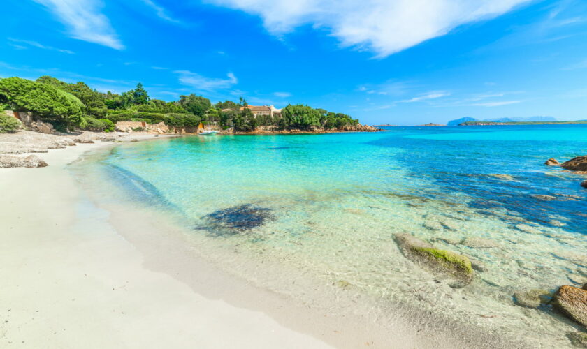 On dirait les Maldives mais à 2 heures de Paris - cette île européenne est idéale pour faire le plein de soleil