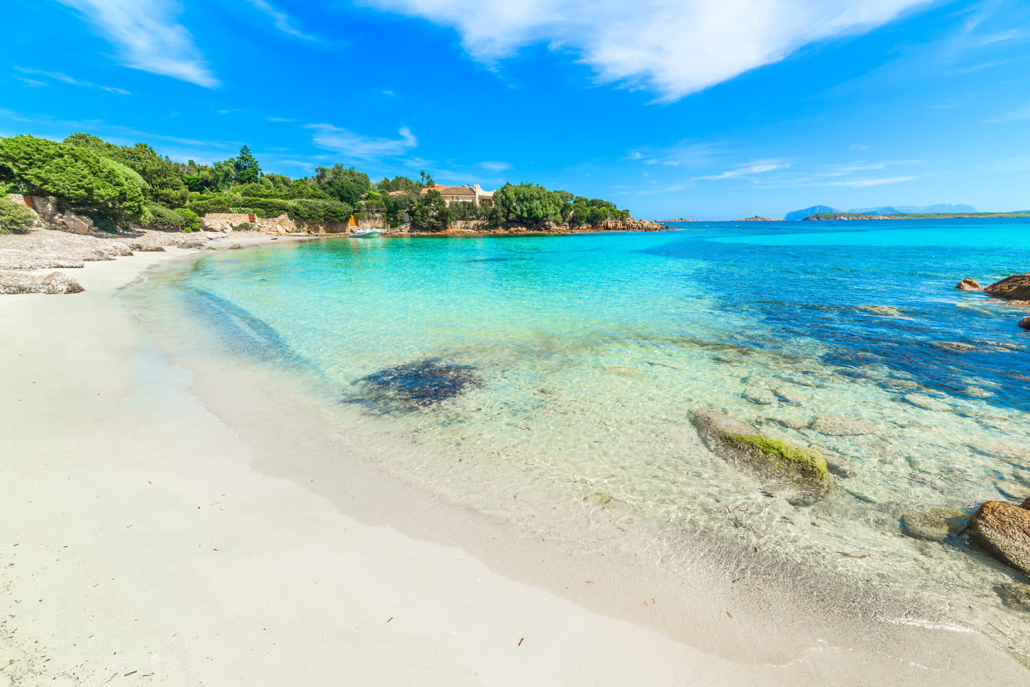 On dirait les Maldives mais à 2 heures de Paris - cette île européenne est idéale pour faire le plein de soleil