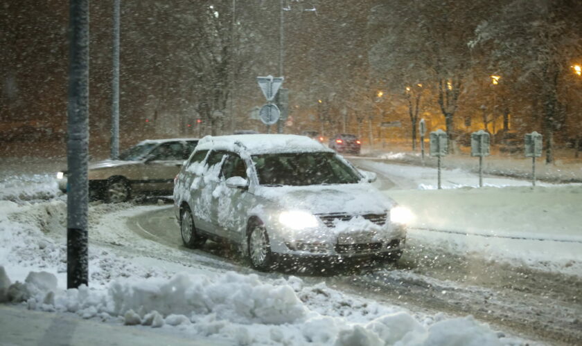 Météo : la neige arrive en plaine dans tous ces départements, les températures chutent