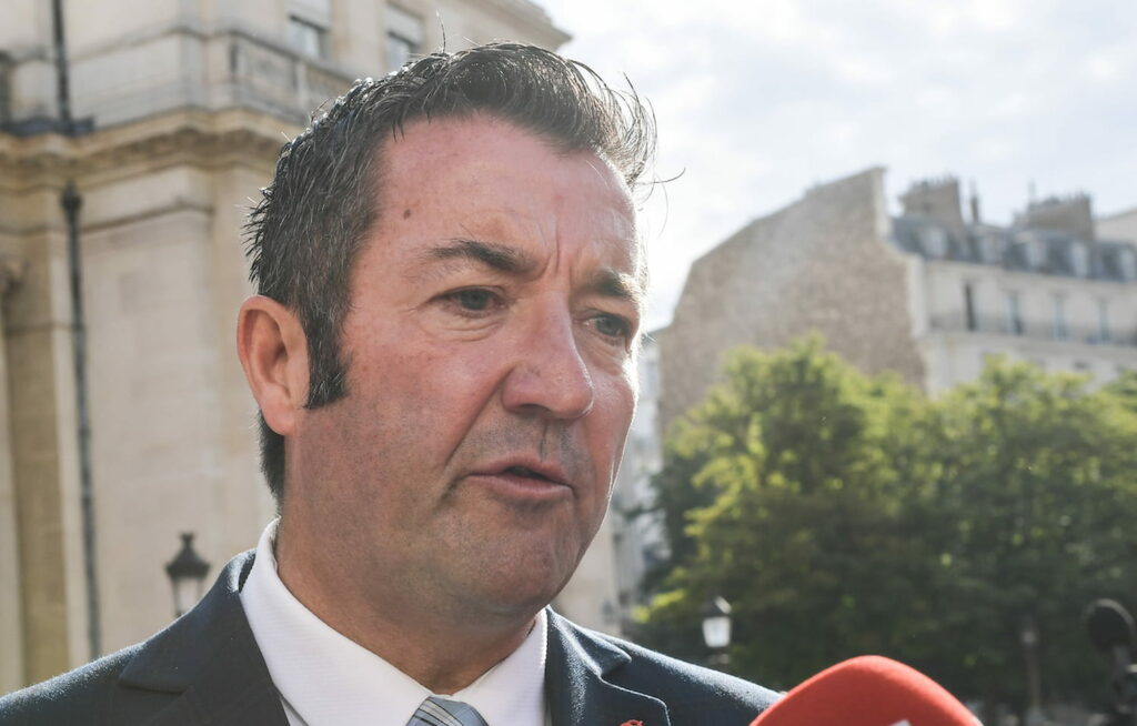 Le délit pour lequel le député Karl Olive a été condamné est comparé à du "népotisme" par la procureure