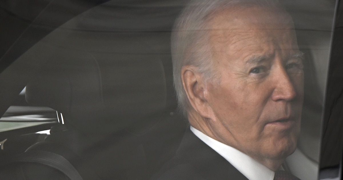 Le président américain Joe Biden arrive au centre des congrès de Lima, le 16 novembre 2024