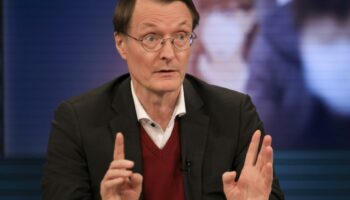 „Ganz klar die richtige Entscheidung, dass die Impfpflicht abgelehnt wurde“, bekennt Lauterbach