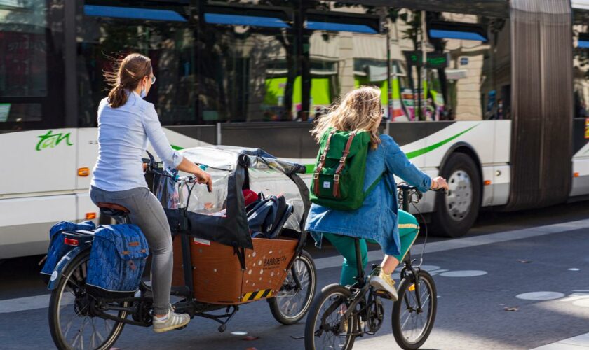 Comment faire quand la voiture se tankérise et que le vélo s’automobilise ?