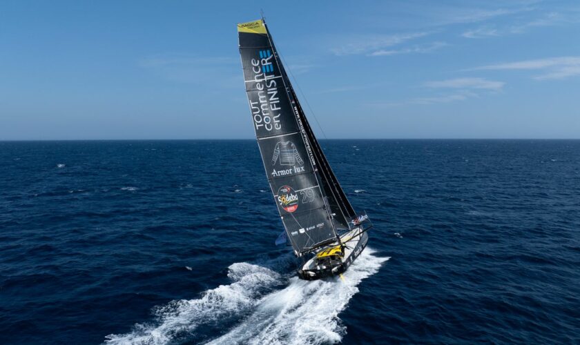 Vendée Globe 2024 : de nouveau leader, Jean Le Cam creuse un petit écart... Suivez la position des skippeurs en direct