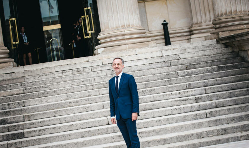 Emmanuel Grégoire, ex-premier adjoint d’Anne Hidalgo, se déclare candidat à la mairie de Paris