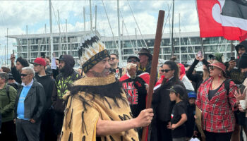 Nouvelle-Zélande : manifestation massive, haka d’une députée… Les droits des Maoris au cœur d’une bataille politique