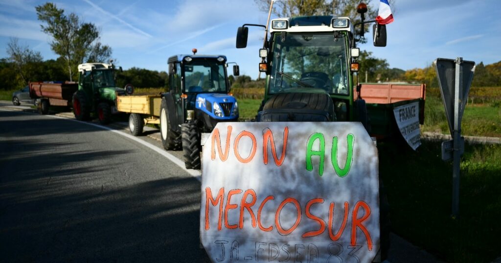 Manifestation d'agriculteurs le 18 novembre 2024 au Cannet-des-Maures (Var)