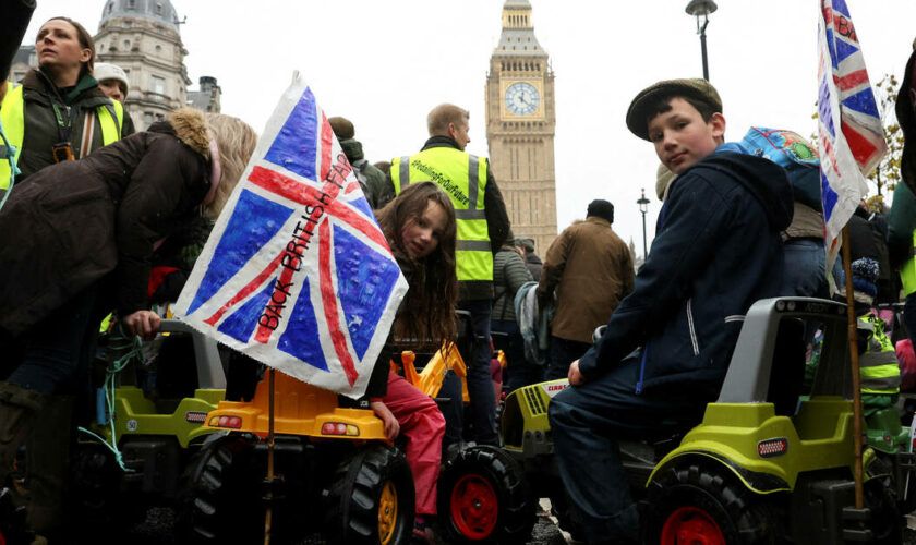 A Londres, des milliers d’agriculteurs manifestent contre un projet de taxe sur la succession