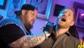 Jelly Roll gives Prince Harry neck tattoo as royal jokes he should have gotten it on his a--