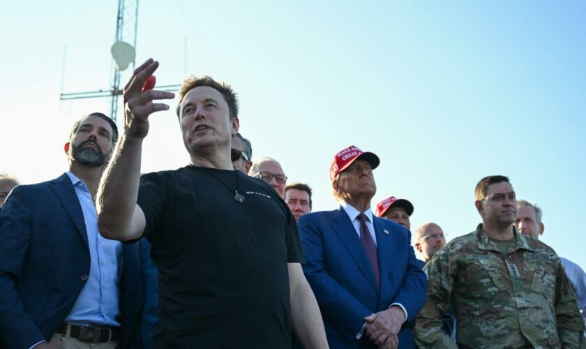 Raumfahrt: Musk und Trump verfolgen gemeinsam Test von Starship-Rakete