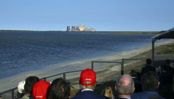 SpaceX : la mégafusée Starship échoue un nouveau test et finit sa course dans la mer, sous les yeux de Trump