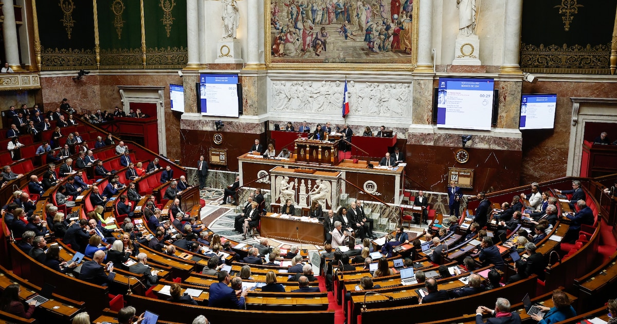 Séance des questions au gouvernement à l'Assemblée nationale à Paris le 12 novembre 2024