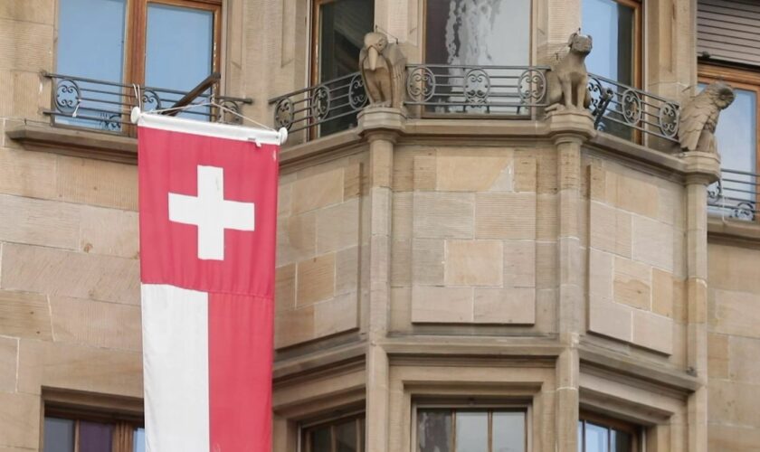 Impôts : un trop-perçu de 2,6 milliards va être reversé aux habitants d'un canton en Suisse