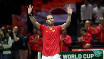 Tennis : Federer, Djokovic, Alcaraz, Serena Williams, Ronaldo... Rafael Nadal reçoit des hommages appuyés après son dernier match