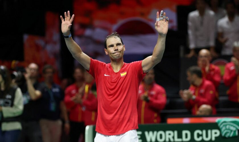 Tennis : Federer, Djokovic, Alcaraz, Serena Williams, Ronaldo... Rafael Nadal reçoit des hommages appuyés après son dernier match