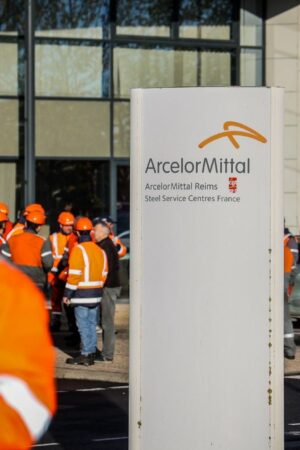 Menacés de fermeture, les salariés du site ArcelorMittal de Denain poursuivent leur grève au moins jusqu'à lundi