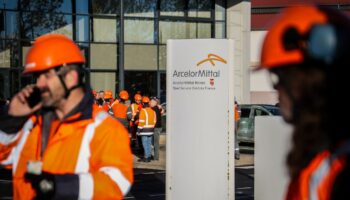 Menacés de fermeture, les salariés du site ArcelorMittal de Denain poursuivent leur grève au moins jusqu'à lundi