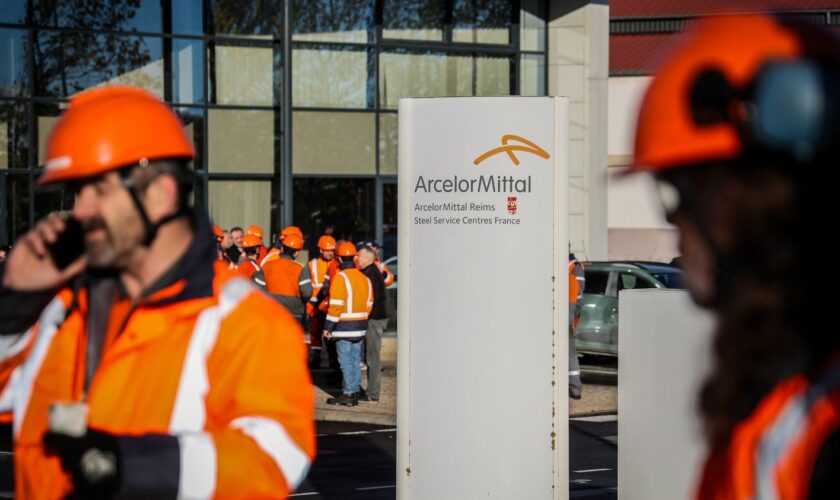 Menacés de fermeture, les salariés du site ArcelorMittal de Denain poursuivent leur grève au moins jusqu'à lundi