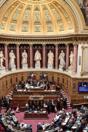 Budget de la Sécu : le Sénat vote une nouvelle « contribution » de 7 heures de travail sans rémunération par an