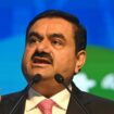 Le magnat indien Gautam Adani inculpé pour corruption aux Etats-Unis, son groupe chute en Bourse