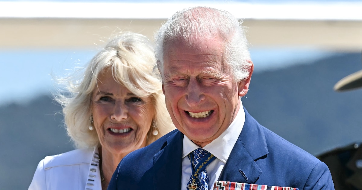 Le roi Charles III et la reine Camilla arrivent à l'établissement de défense Fairbairn à Canberra le 21 octobre 2024, lors d'une visite royale de six jours à Sydney et Canberra