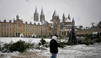 Tempête Caetano : premiers flocons sur l’Ouest et Paris, la circulation très « difficile »