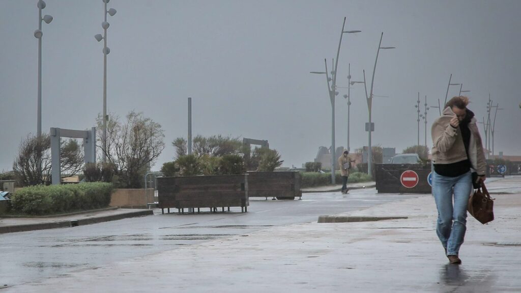 Tempête Caetano : écoles fermées, transports scolaires suspendus, bouchons... Le point région par région