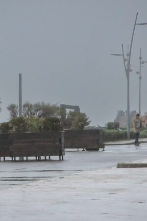 Tempête Caetano : écoles fermées, transports scolaires suspendus, bouchons... Le point région par région