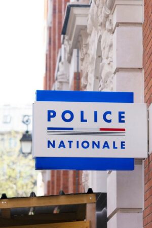 Un policier parisien envoyait des « nudes » à des collègues femmes : il passe en procès pour harcèlement sexuel