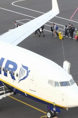 Ryanair menace de suspendre ses activités dans 10 aéroports français